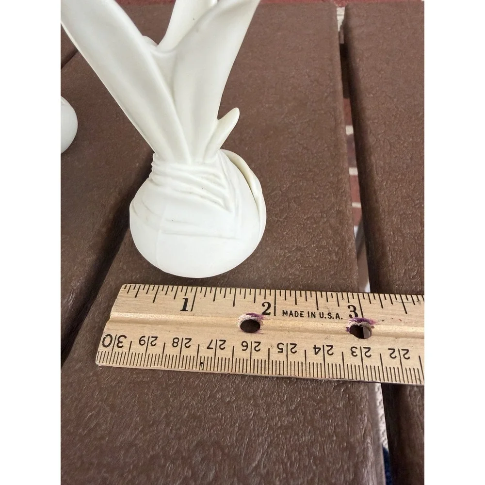 Vintage DEPT 56 Ivory Amaryllis Bulb Porcelain 3.5